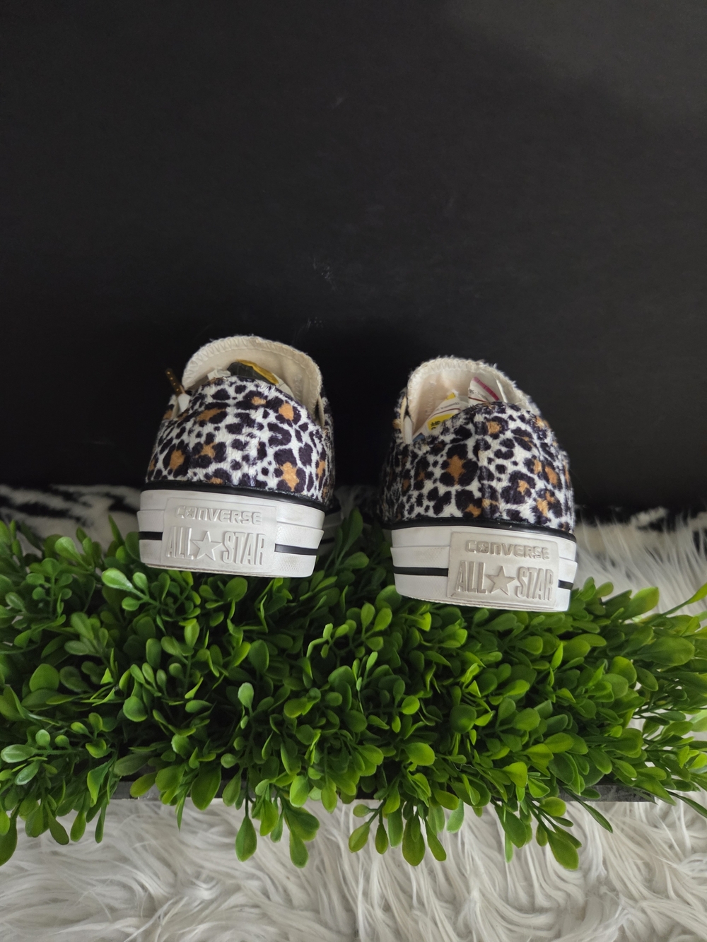 Faux Fur Women's Low-Top Leopard Print Sneakers In Cream/Black. Size 6 - Picture 7 of 12